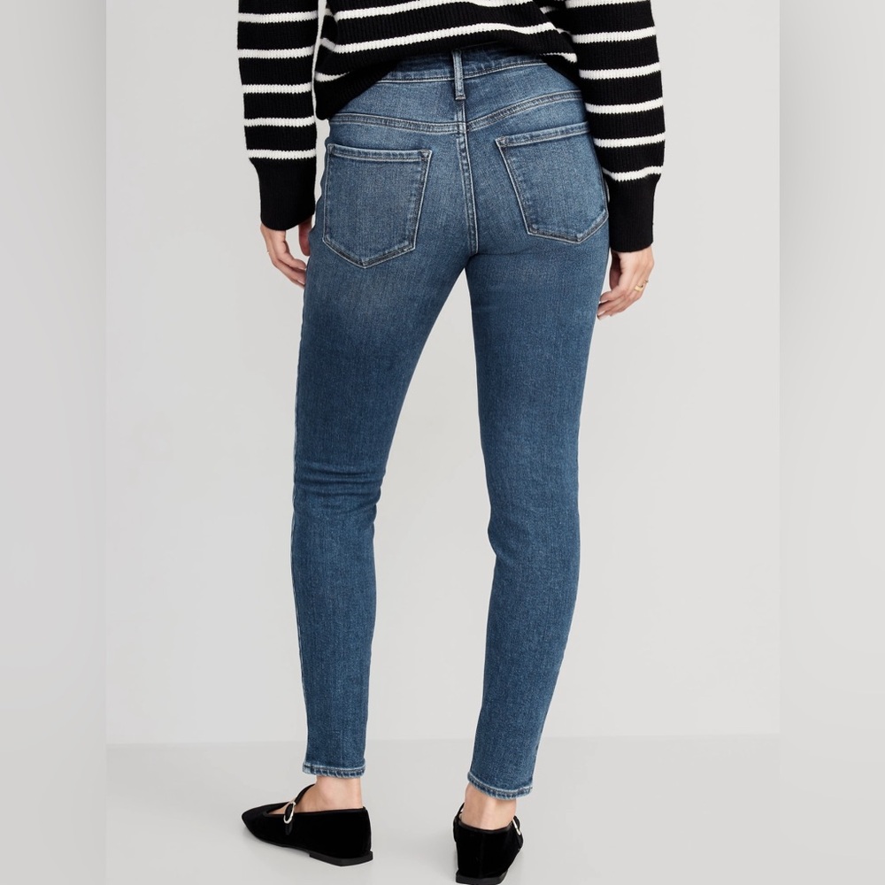 Old Navy Women’s Mid-Rise Rockstar Super Skinny Medium Wash Blue Jeans Size 8P - Picture 2 of 13